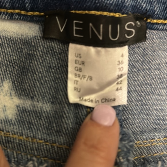 ⭐️Distressed Jean shorts - Picture 12 of 12